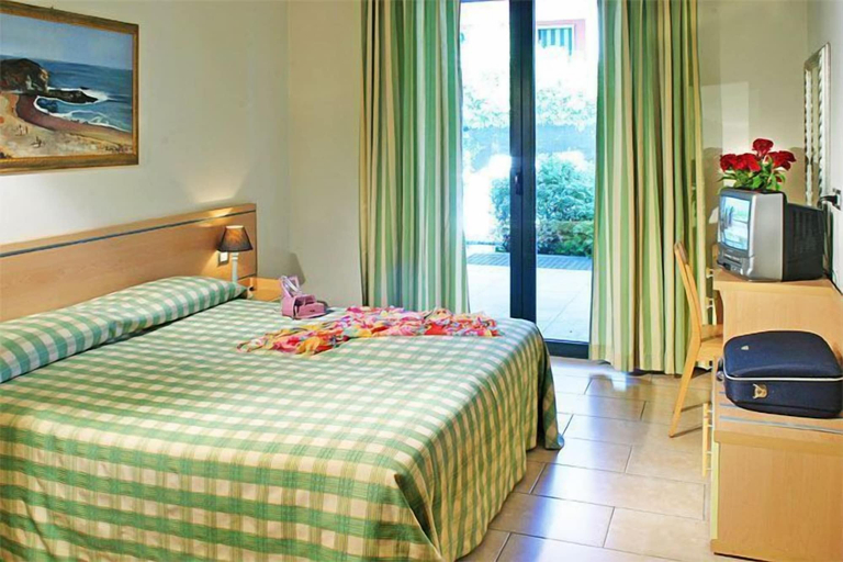 Bedroom 4, Residence Spiaggia D'Oro, Brescia