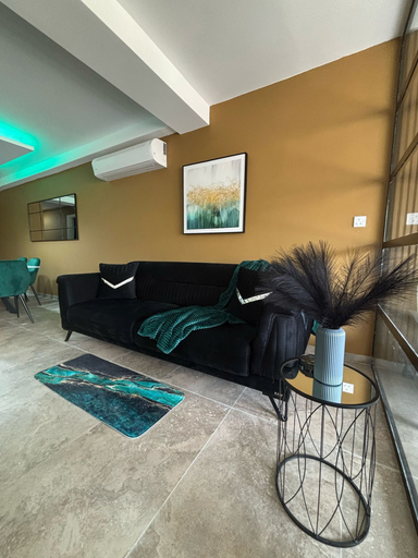 Living area, Hal wardija