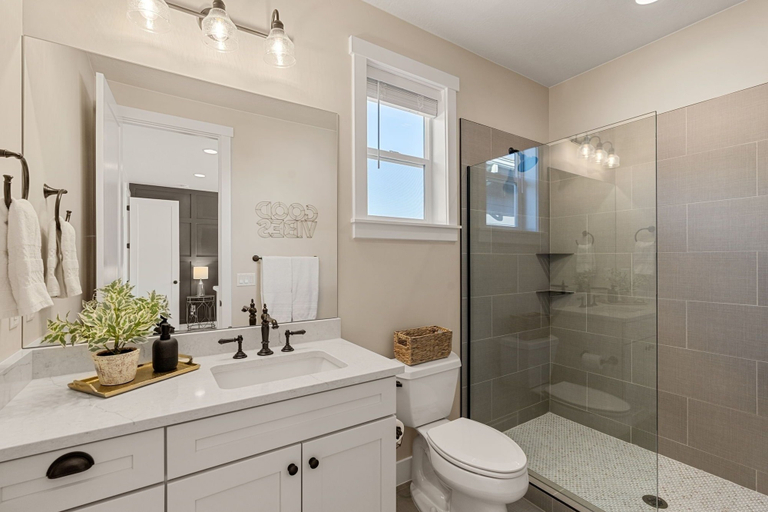Bathroom 3, Southwest Getaway 6 Bedroom Home, Washington