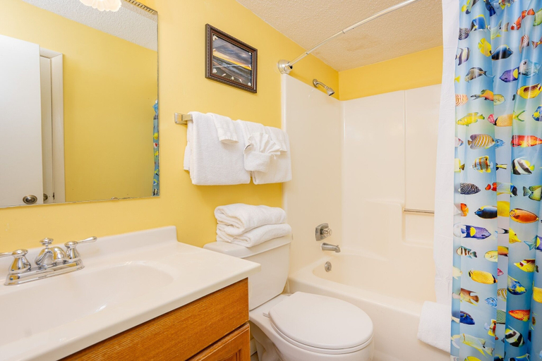 Bathroom 2, Driftwood Towers 5a 2 Bedroom Condo, Baldwin