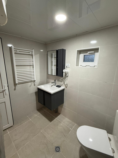 Bathroom 2, Mamukas Guesthouse, Mestia