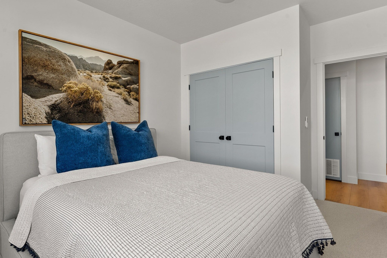 Room 2, The Lagoon Neighbor 3 Bedroom Condo, Washington