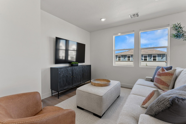 Living area, The Lagoon Neighbor 3 Bedroom Condo, Washington