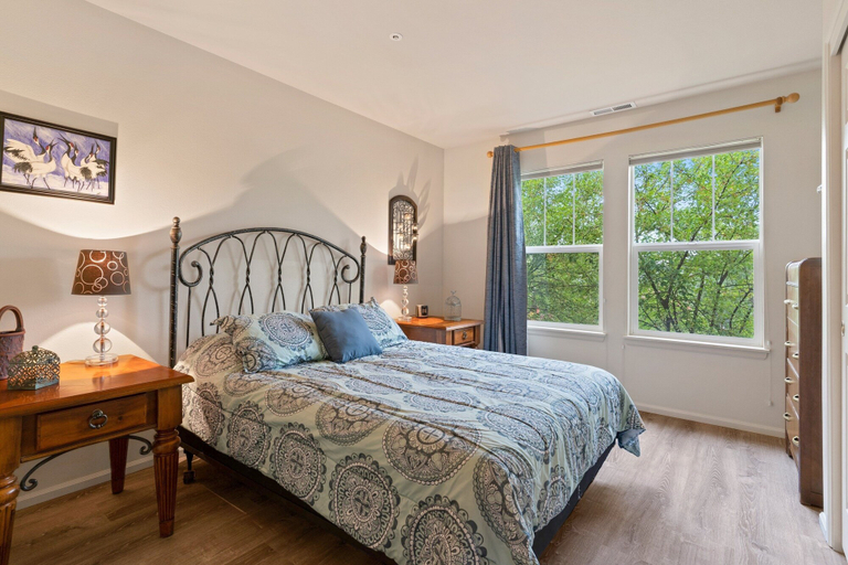 Room 2, Old Mill Proxi 2 Bedroom Townhouse by RedAwning, Deschutes