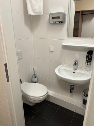 Bathroom 5, Myky Hotel Pinneberg, Pinneberg
