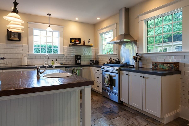 Private kitchen 2, Cascade Chic 3 Bedroom Home by RedAwning, Hood River