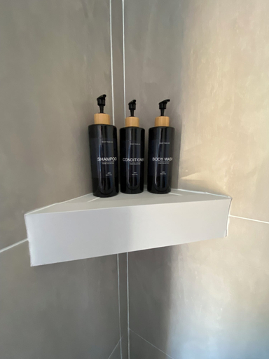 Bathroom 3, La Casa de Tokyo, n.a356