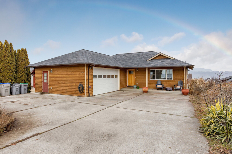 Exterior 2, Westside Mountain View 2 Bedroom Home by RedAwning, Hood River