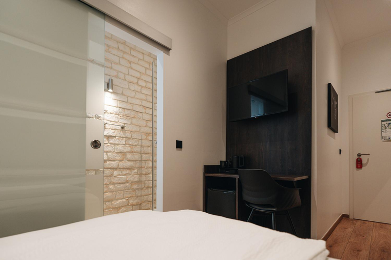 Bedroom 3, Hotel Latio, Köln