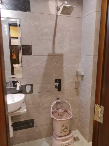 Bathroom 2, Hotel Sky Inn, Sikar