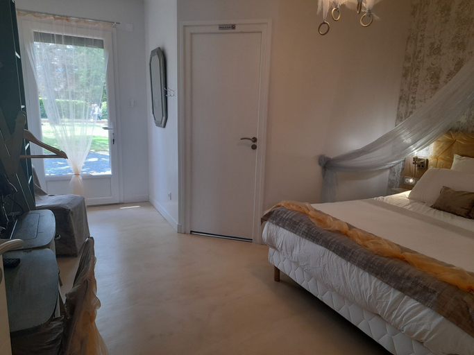 Bedroom 3, La maison du Bonheur, Ain