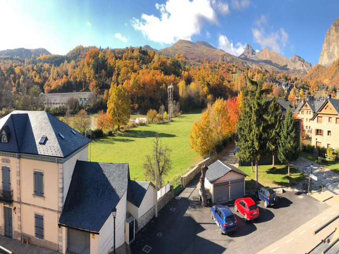 Exterior & Views 2, Hotel Sarao 3000, Huesca
