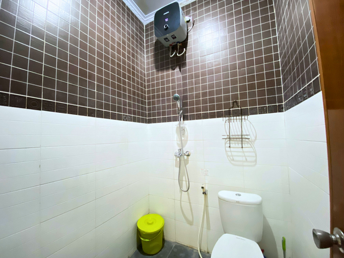 Bathroom 5, Home Sweet Home Dekat UMY by Simply Homy, Sleman