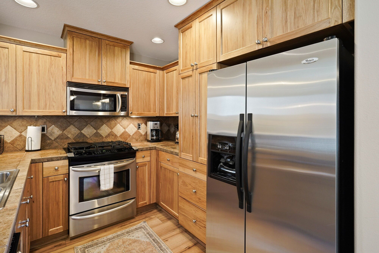 Private kitchen 4, Ellie 30 Days Minimum 3 Bedroom Home by RedAwning, Deschutes