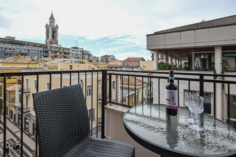 Outdoor dining 2, Marty Suites Luxury Rooms, Pescara