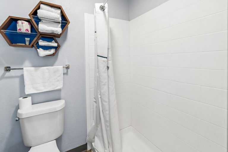 Bathroom 3, Hometowne Studios Florence, Ky-Cincinnati Airport, Boone