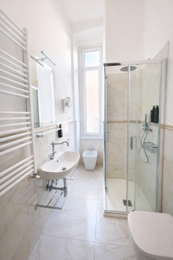 Bathroom 4, Hotel Delle Rose, Genova