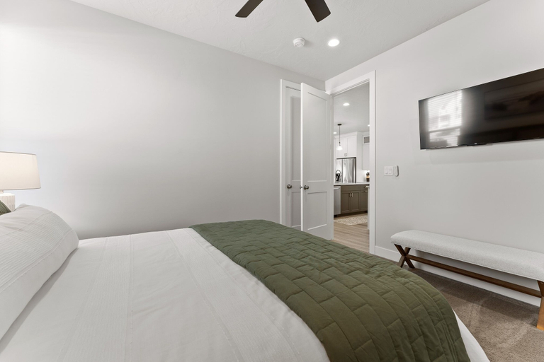 Room 2, Red Desert Oasis 5 Bedroom Home, Washington