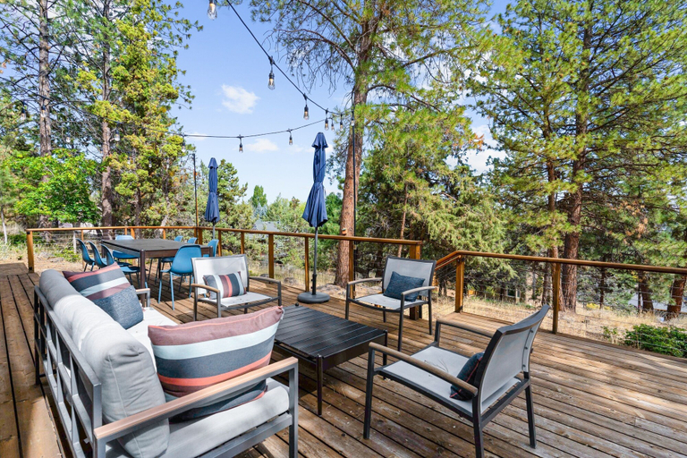 Balcony 5, Serenity On 6th 30 Day Minimum 4 Bedroom Home by RedAwning, Deschutes
