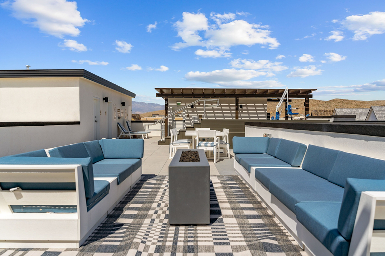 Terrace/patio 4, Starlight Sanctuary 4 Bedroom Townhouse, Washington