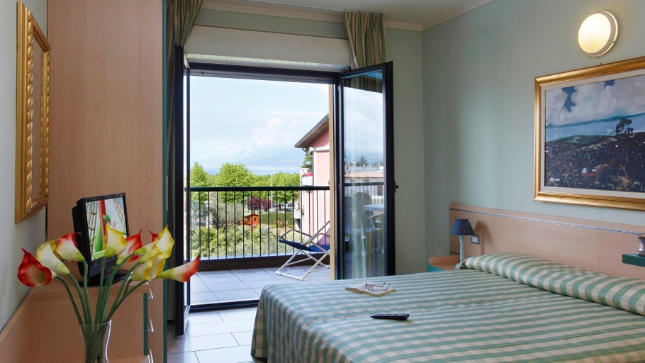 Bedroom 2, Residence Spiaggia D'Oro, Brescia