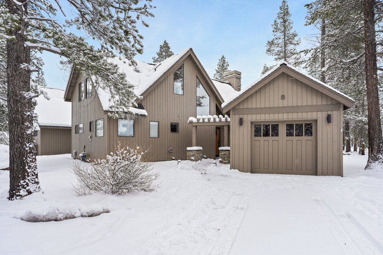 Exterior & Views, 8 Mt Baker Home with Hot Tub by RedAwning, Deschutes