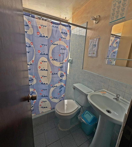 Bathroom 2, HOSTAL HOGAR 3 Estrellas - CHEPEN, Chepén