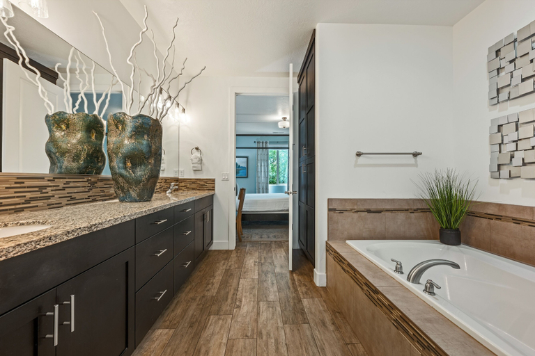 Bathroom 4, Elite Retreat #87 7 Bedroom Townhouse, Washington