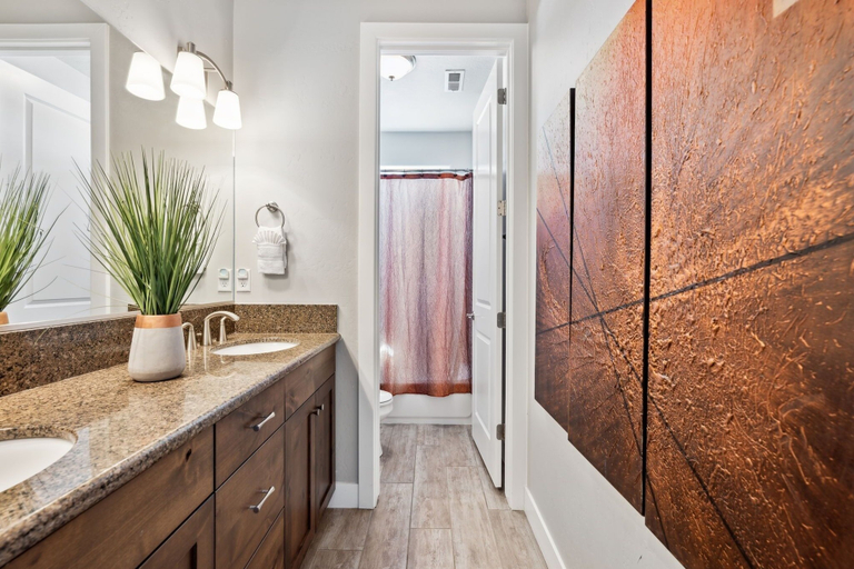 Bathroom 5, Grand Elite Retreat 16 Bedroom Home, Washington