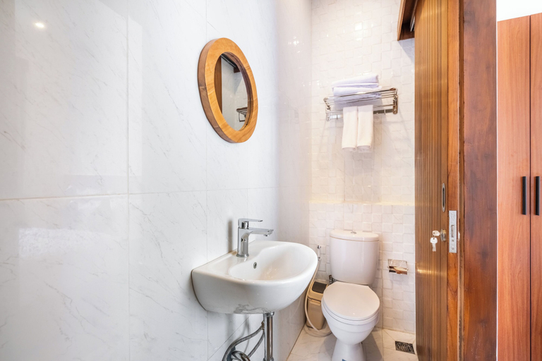 Bathroom 4, Sunset Max Villa Seminyak, Denpasar