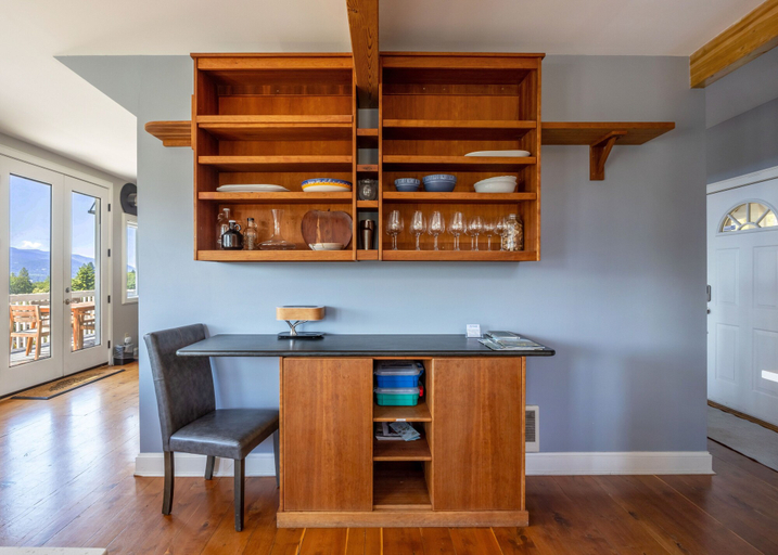 Interior, Grandview 3 Bedroom Home by RedAwning, Klickitat