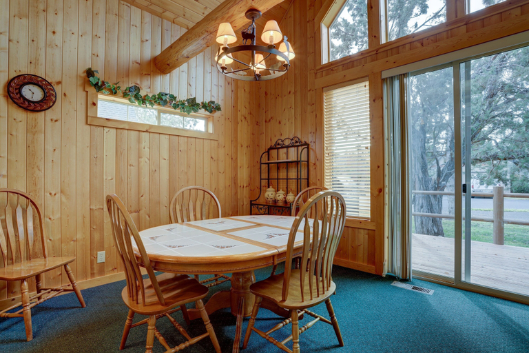 Dining 3, Forest Ridge 2 Bedroom Home by RedAwning, Deschutes