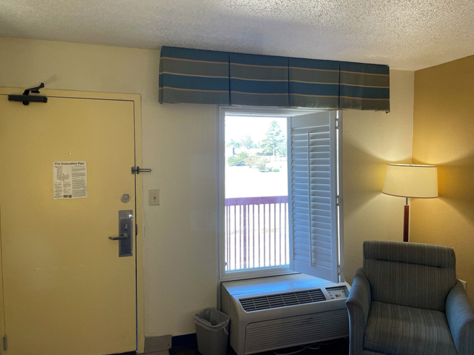 Room 4, Millennium inn, Lamar