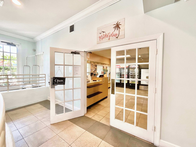 Interior 2, Serenity at Bahama Bay For 8, Polk