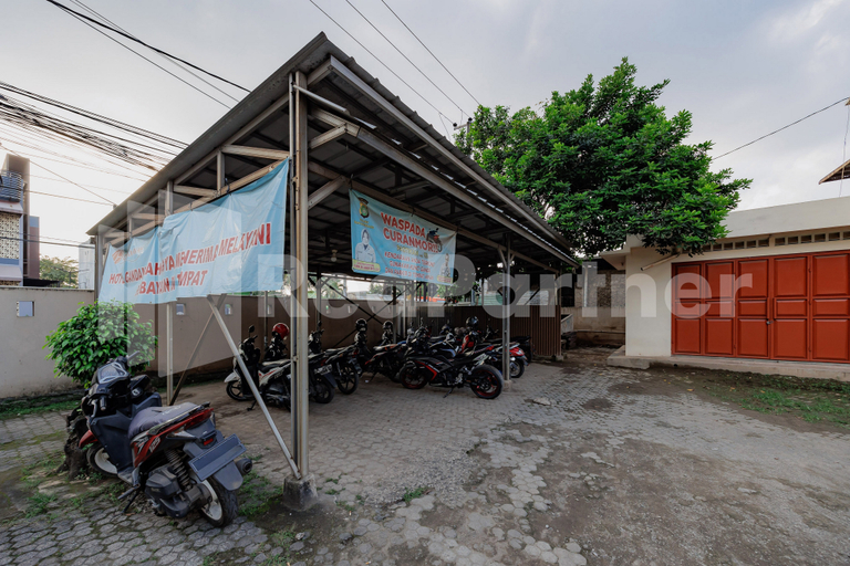 Exterior & Views 2, Hotel Gandamanah Mitra RedDoorz, Bekasi