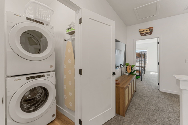 Interior 4, Adventure Basecamp 4 Bedroom Townhouse, Washington