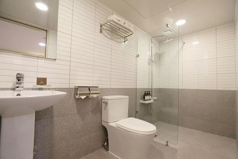 Bathroom 5, Chuncheon Sonamu Hotel, Chuncheon