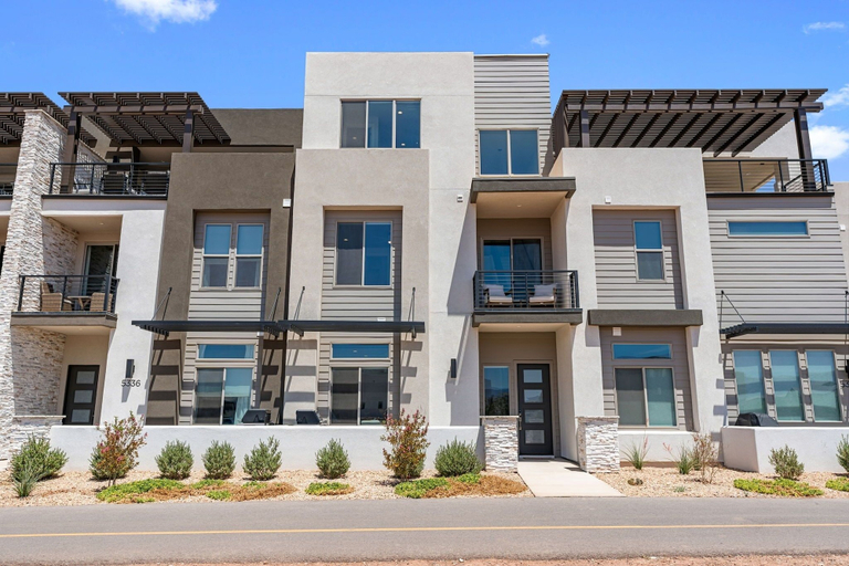 Exterior 2, The Crash Pad 5 Bedroom Townhouse, Washington