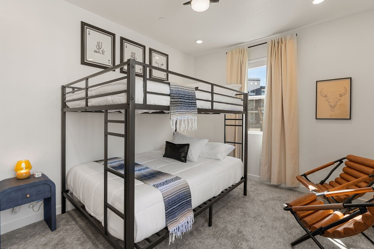 Room 5, Mane Stay At Terra 3 Bedroom Condo, Washington