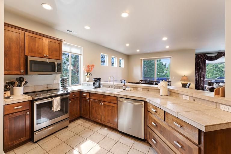 Private kitchen 3, Quinn Creek 4 Bedroom Home by RedAwning, Deschutes