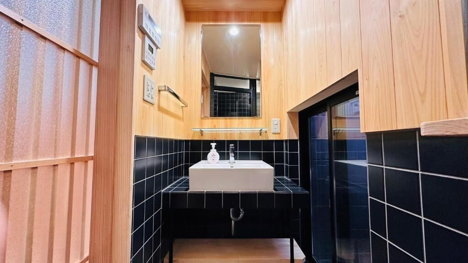 Bathroom 5, Yuharizuki, Kyoto