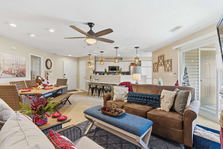 Living area 5, The Ozark Getaway Stay for 6, Stone