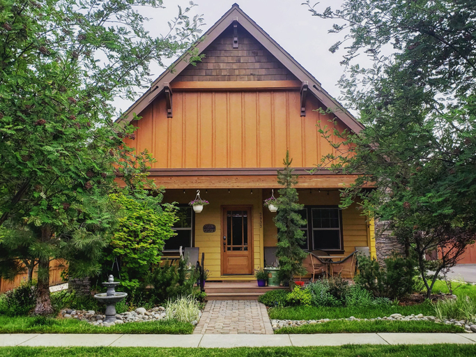 Exterior 2, Wild Meadow 30 Day Minimum 4 Bedroom Home by RedAwning, Deschutes