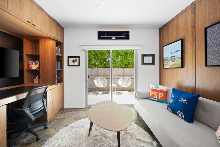 Living area 4, Whiskey Rocks 2.0, Riverside