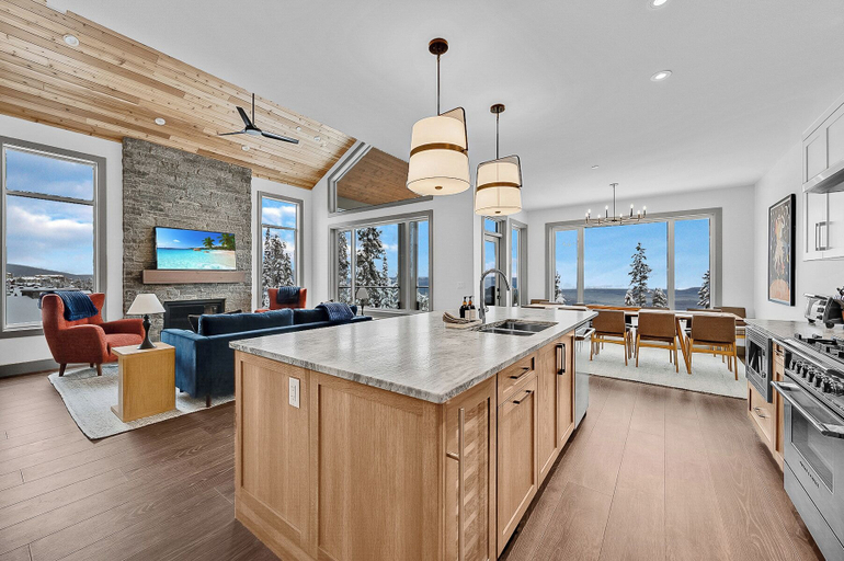 Private kitchen, Western Star Chalet Ski In Out w Mtn View, Kootenay Boundary