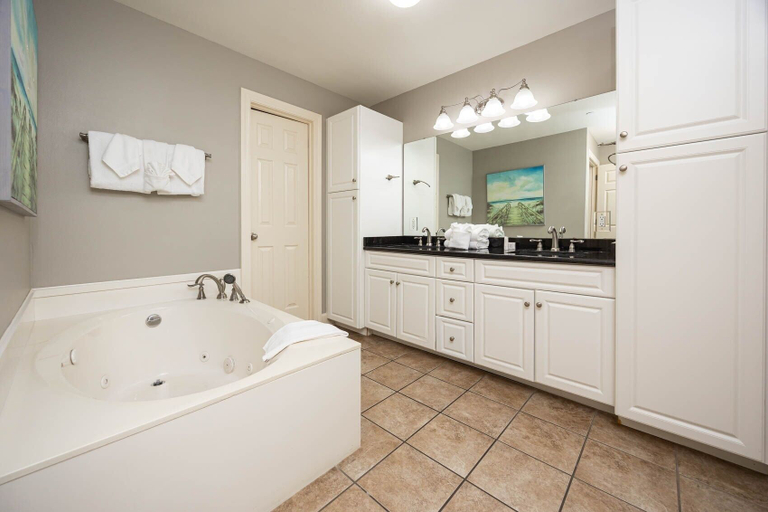 Bathroom 4, Phoenix West 1802 3 Bedroom Condo, Baldwin