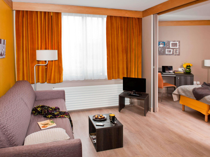 Bedroom 3, Aparthotel Adagio Paris XV, Hauts-de-Seine