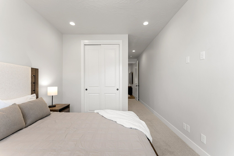 Room 4, Desert Beachcomber 5 Bedroom Townhouse, Washington