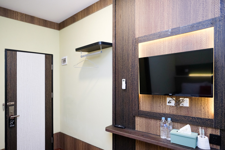 Bathroom 2, RedDoorz Plus @ Pasar Bengkong Centre Batam, Batam