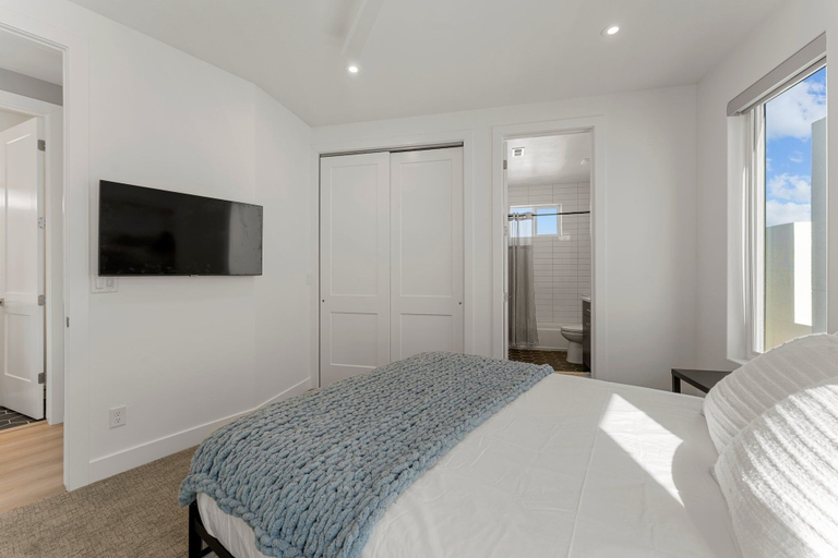 Room 4, Olympic Escapes Silver 4 Bedroom Townhouse, Washington